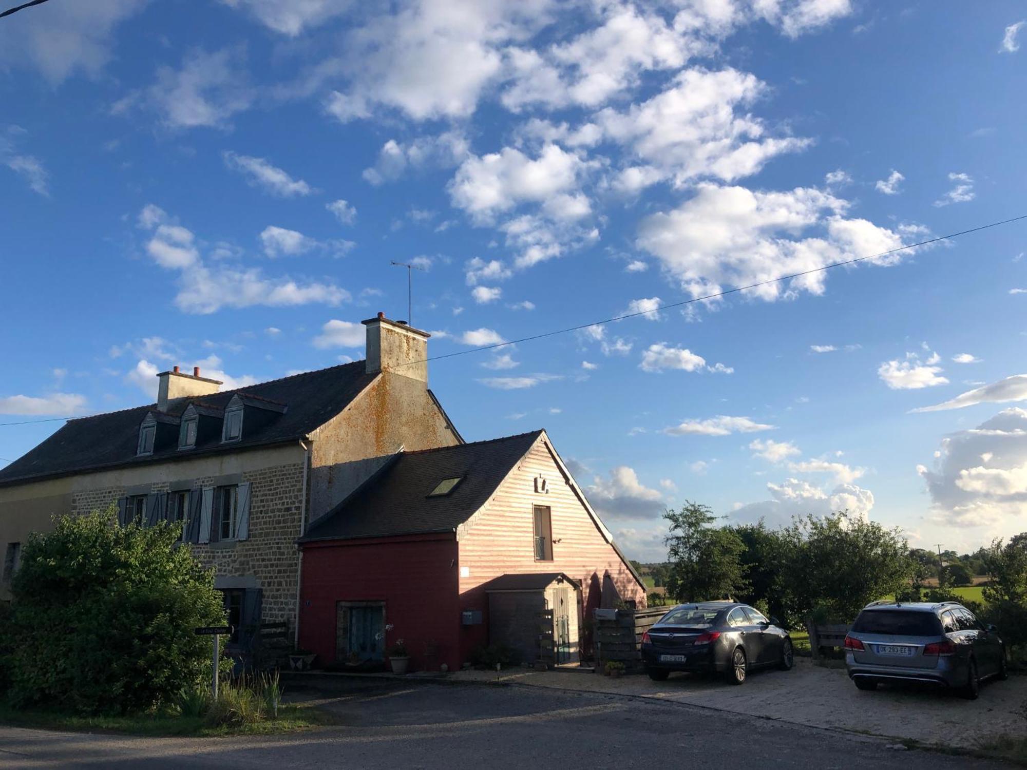 Gite La Maison La Saint-Aubin-d'Aubigne Exterior foto